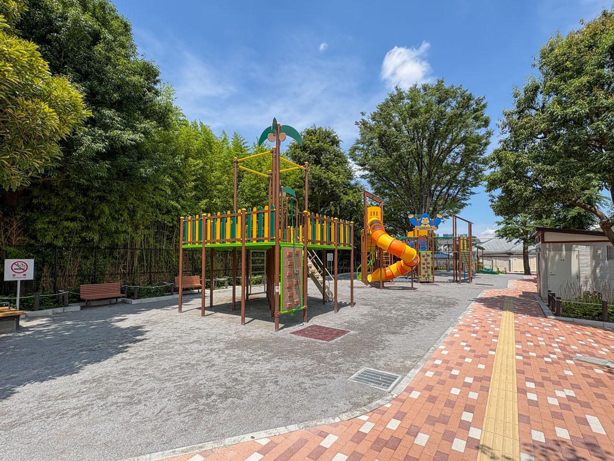 新宿区中落合の売買物件/近所の別の公園　アスレチックがうれしい