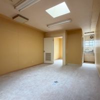 目黒区八雲の賃貸物件/2階別部屋。奥には小さなストックルームと水回り