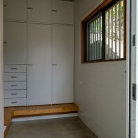 文京区白山の賃貸物件/造作の収納がずらり。しまう場所には困らなそう