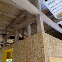 文京区白山の賃貸物件/見上げれば、白い小屋組み。箱の上は、梯子で上がるロフト