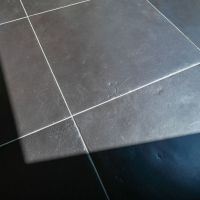 文京区白山の賃貸物件/昼下がり、暗い床にぽつんと落ちる光の四角