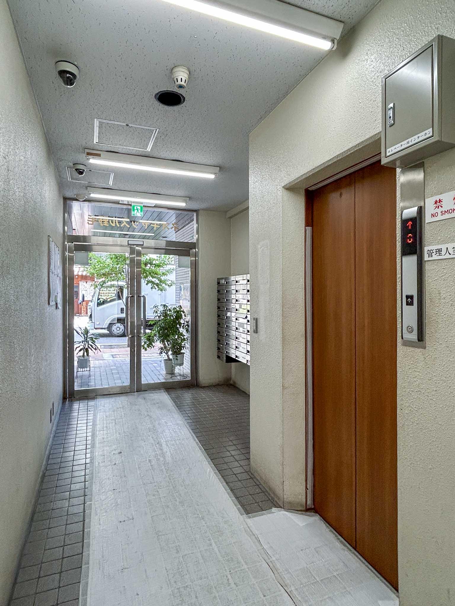 横浜市中区野毛町の売買物件/エントランスホール