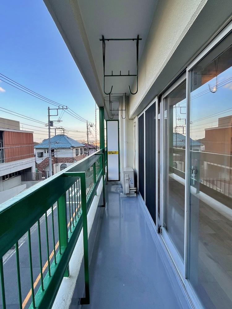 横浜市南区永田山王台の売買物件/バルコニーは細めですが長い