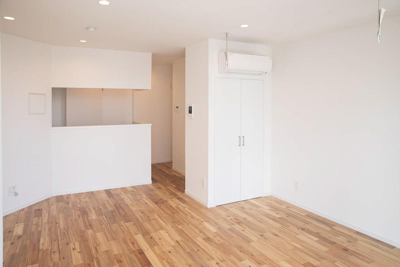 武蔵野市境南町の賃貸物件/どんな家具も馴染みそうな、シンプルな内装のワンルーム
