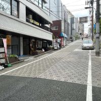 新宿区市谷左内町の賃貸物件/市ヶ谷駅から物件までは、長めの坂道が続きます