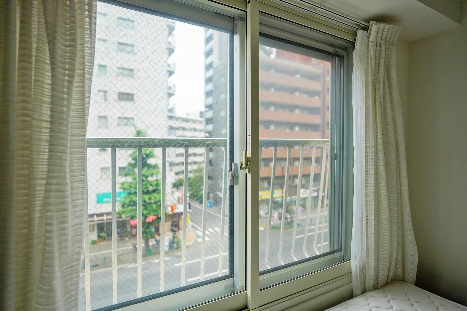 文京区本駒込の売買物件/2重サッシになっているので、本郷通りからの音は気にならなくなっています