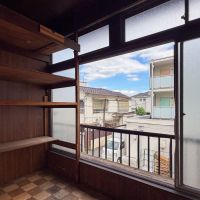 中野区上高田の賃貸物件/ほぼ壁と同じサイズの窓面。気持ち良いです