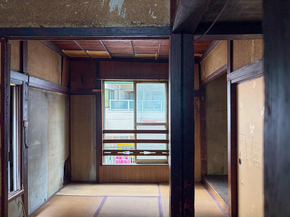 中野区上高田の賃貸物件/真ん中の部屋から見る