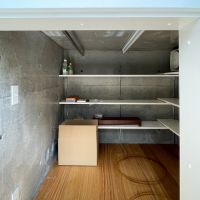 杉並区下井草の賃貸物件/防音室の入口脇には物置スペース。天井高は1.4mほどで中腰で入る形