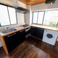 渋谷区本町の売買物件/キッチンにビルトインの洗濯機が設置してありますが、これは間違いなく交換した方が良さそう