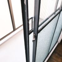 渋谷区本町の売買物件/スチールのサッシが現役のまま残されてます