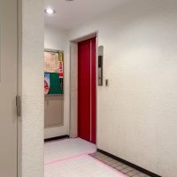 渋谷区神宮前の賃貸物件/こちらのエレベーターで6階まで
