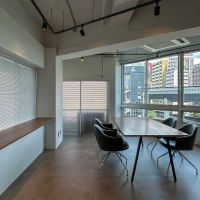 港区西麻布の賃貸物件/玄関側からみた執務スペース
