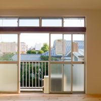 練馬区桜台の賃貸物件/寝室からの眺めは、低層の住宅街につき抜けています（写真は竣工当時のもの）