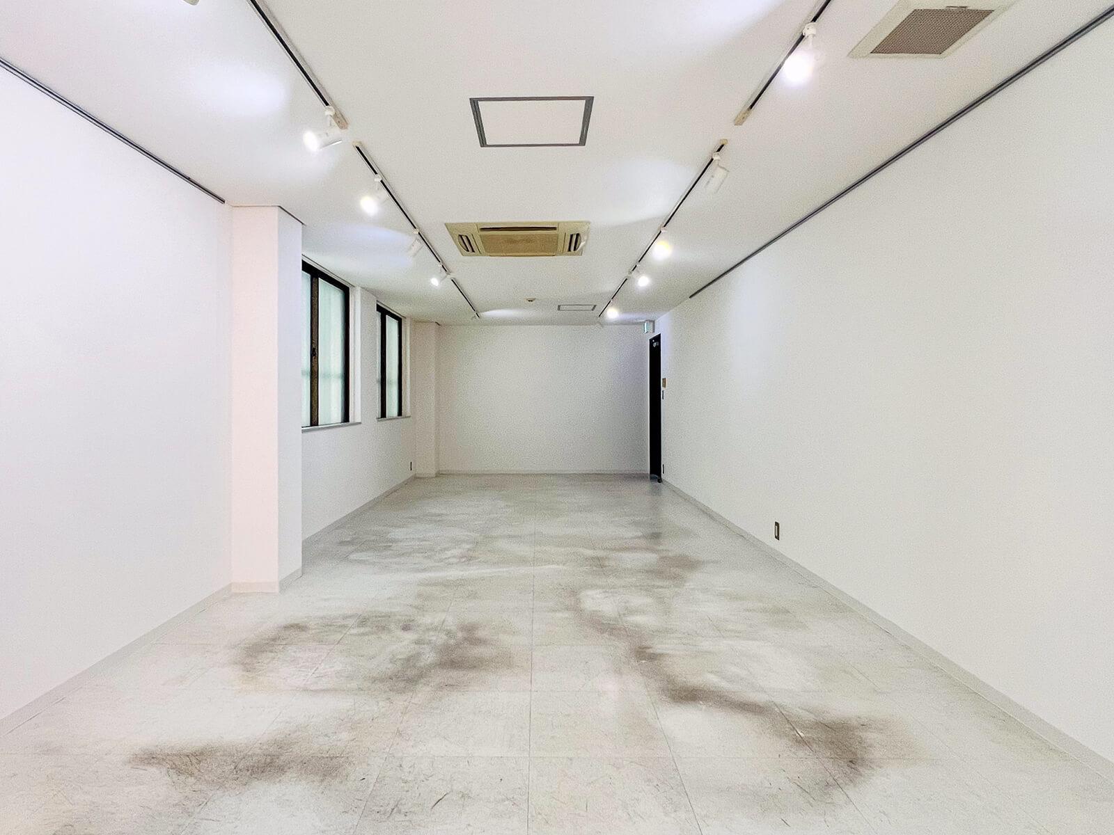 中央区日本橋富沢町の賃貸物件/窓は南側なので部屋は明るいです