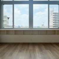 世田谷区上馬の賃貸物件/リビングの1面窓の下にも収納がついています