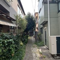 練馬区旭丘の賃貸物件/建物は細い路地を抜けた先にあります