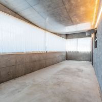 世田谷区三軒茶屋の売買物件/天井がラウンドし、空気は勝手に巡る。高さも風も、このかたちが引き受けている