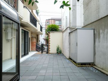 渋谷区神宮前の賃貸物件/庭をわけあう隠れ家