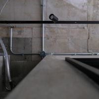 渋谷区神宮前の賃貸物件/むき出しの配管とダクトレール。設備を見せる、という美学（103号室）