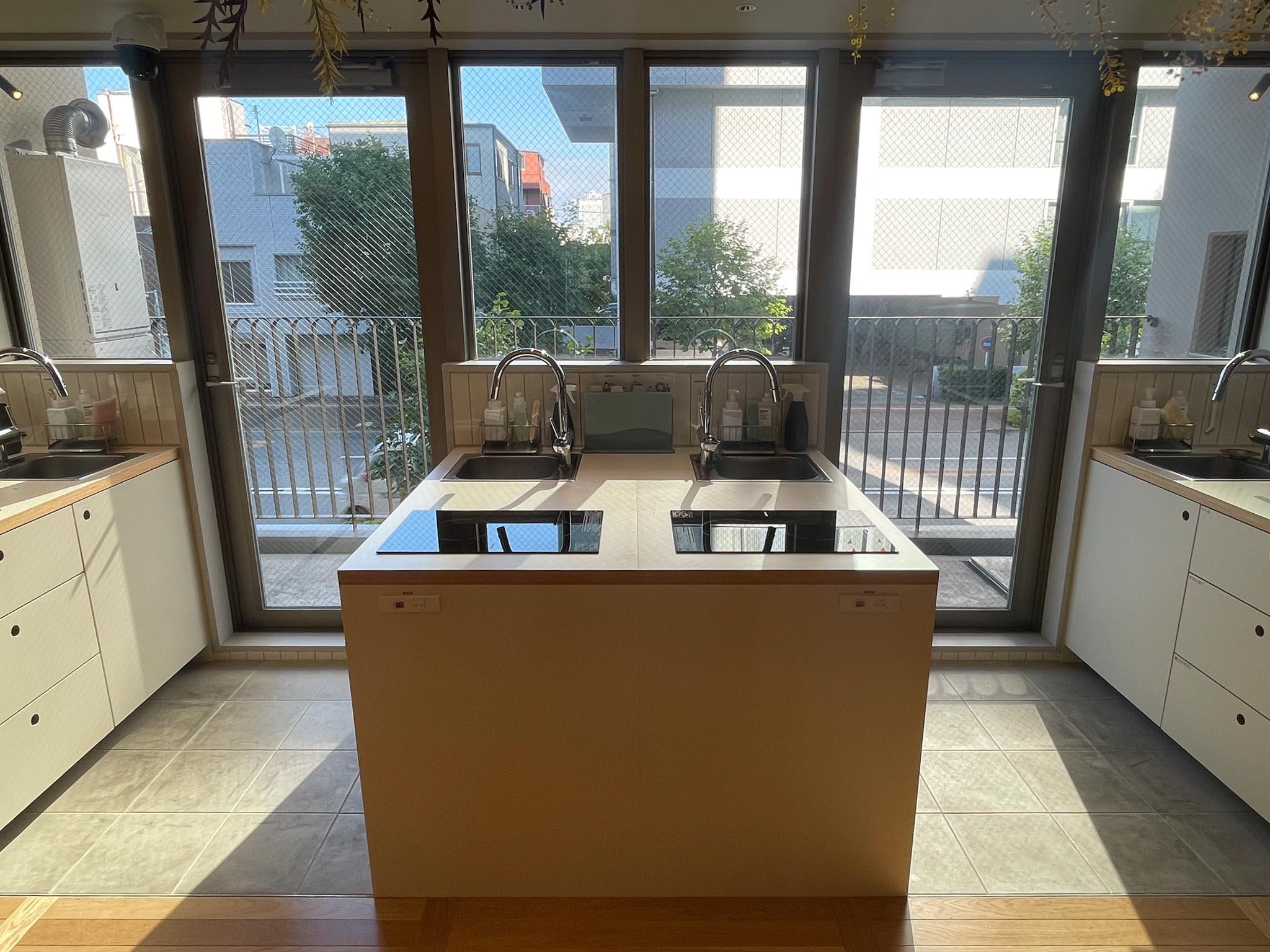 墨田区本所の賃貸物件/2F：自宅のキッチンではなかなかお目にかかれない、料理教室のような景色