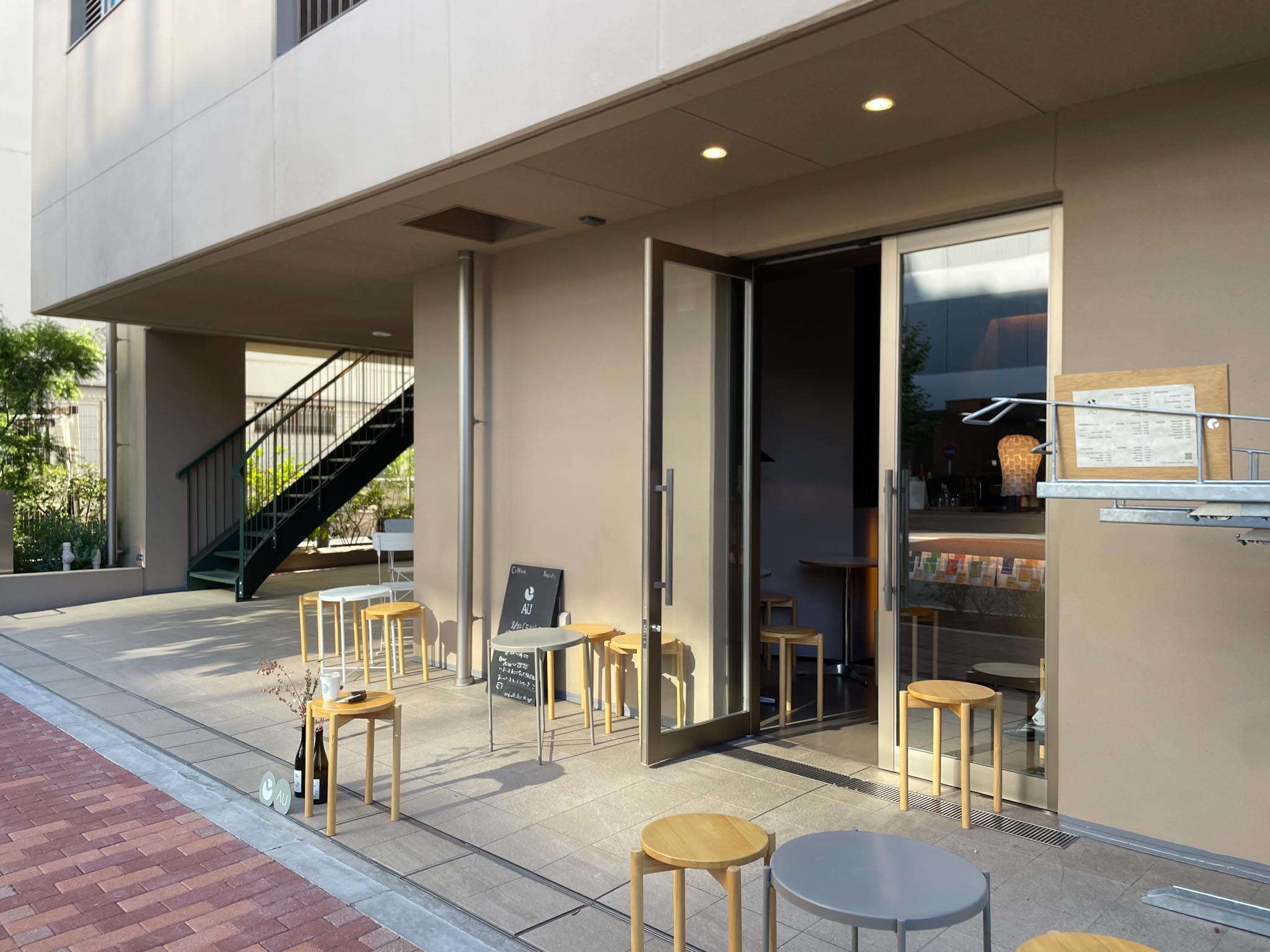 墨田区本所の賃貸物件/エントランス横にはコーヒースタンドもあります