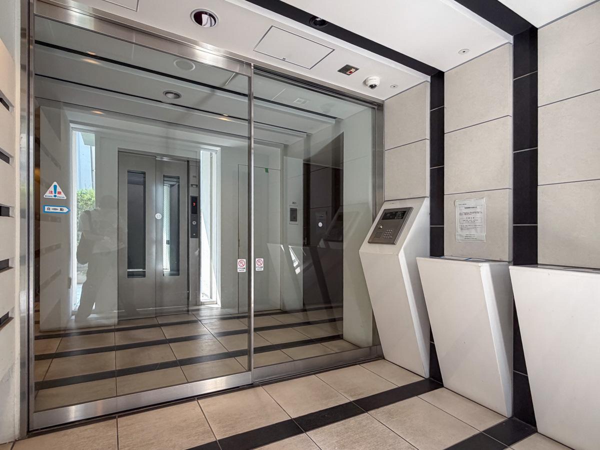 新宿区市谷砂土原町の賃貸物件/エントランス