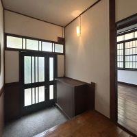 板橋区常盤台の賃貸物件/玄関を挟んで反対側は板張りの洋室に