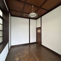 板橋区常盤台の賃貸物件/ベルベッドのソファが似合う応接間のイメージ、天井が高くて伸び伸びできます