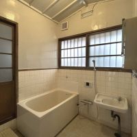 板橋区常盤台の賃貸物件/昔ながらのお風呂場はバランス窯を撤廃し浴槽を交換したところ