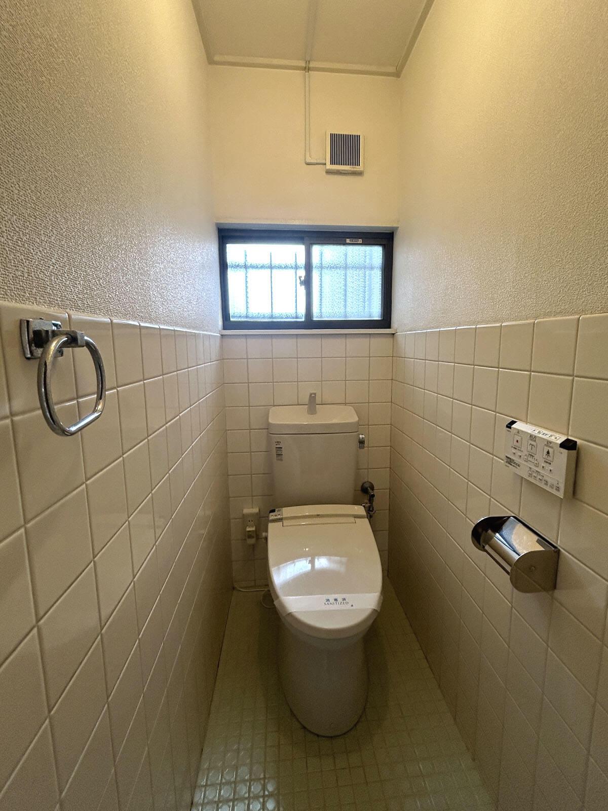 板橋区常盤台の賃貸物件/トイレの床はタイル張り