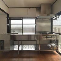 板橋区常盤台の賃貸物件/ここだけ急に現代的なステンレスのキッチン