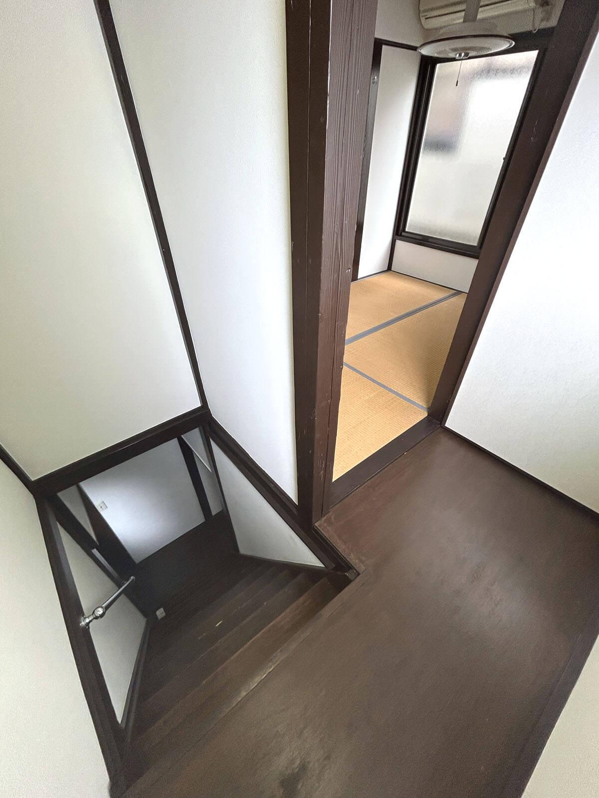 板橋区常盤台の賃貸物件/極小の2階建なので階段の傾斜はかなり急
