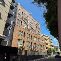 渋谷区渋谷の売買物件/こちら側が今回のお部屋がある面。向かいには、登録有形文化財「旧千葉常五郎邸」