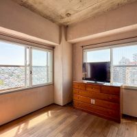 文京区千駄木の賃貸物件/南東の角部屋です。タンス・テレビは撤去済み