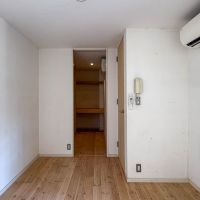 三鷹市下連雀の売買物件/北側の洋室には大きなウォークインクローゼットがついています