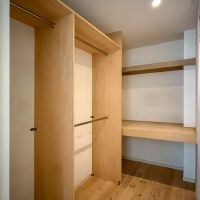 三鷹市下連雀の売買物件/棚がしっかり造り付けられたウォークインクローゼット