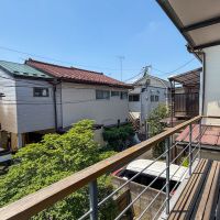 三鷹市下連雀の売買物件/バルコニーは手すりのデザインもかっこいい