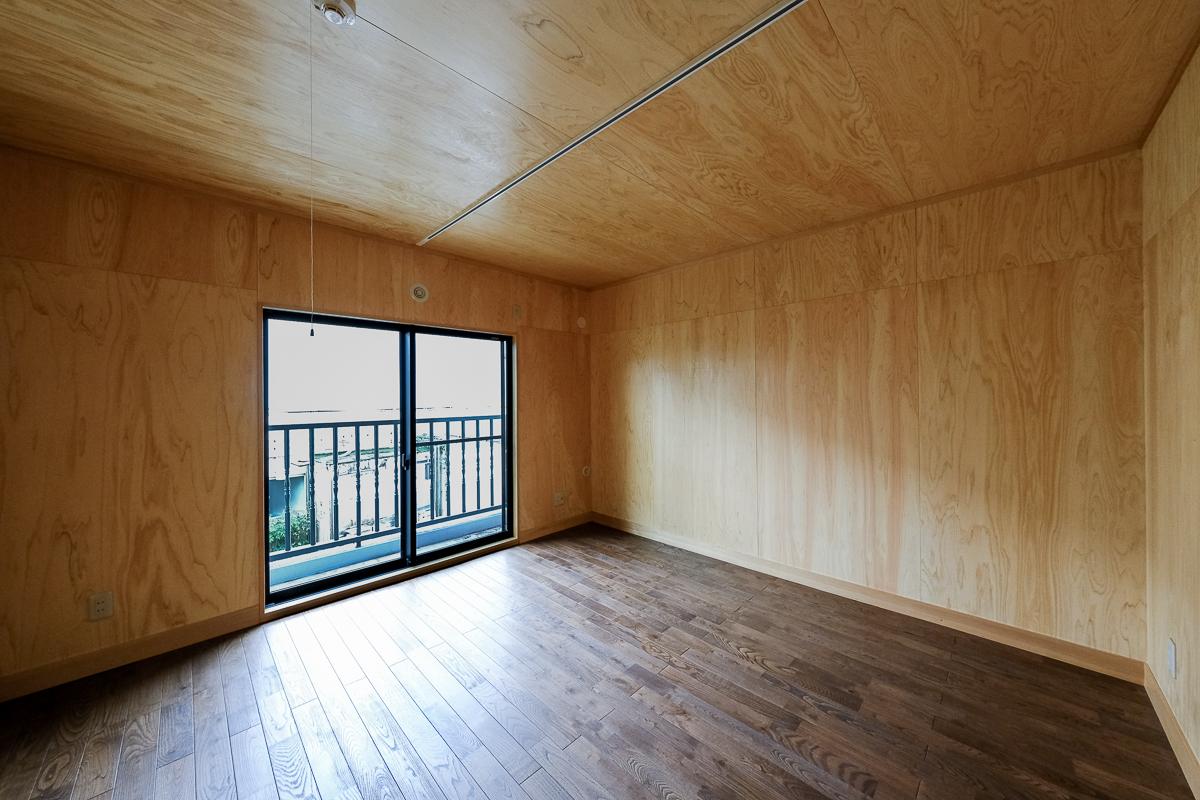 大田区田園調布の賃貸物件/2階のリビング。多摩川土手からすぐそばのテラスハウスがリノベーションされました