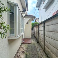 杉並区西荻北の賃貸物件/玄関までの脇道