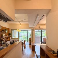 練馬区石神井台の売買物件/廊下から窓方向への視点