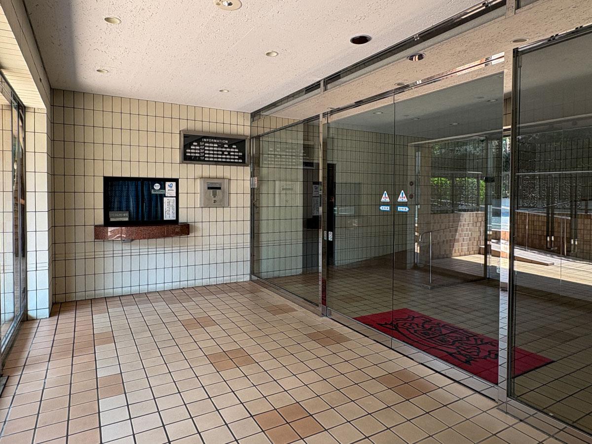 練馬区石神井台の売買物件/玄関ロビー