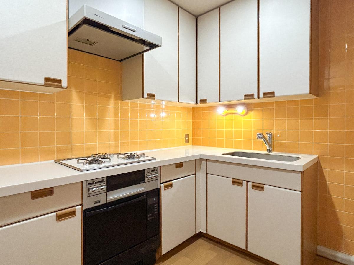 渋谷区代々木の賃貸物件/建具含め、竣工当初の趣がしっかりと残されています