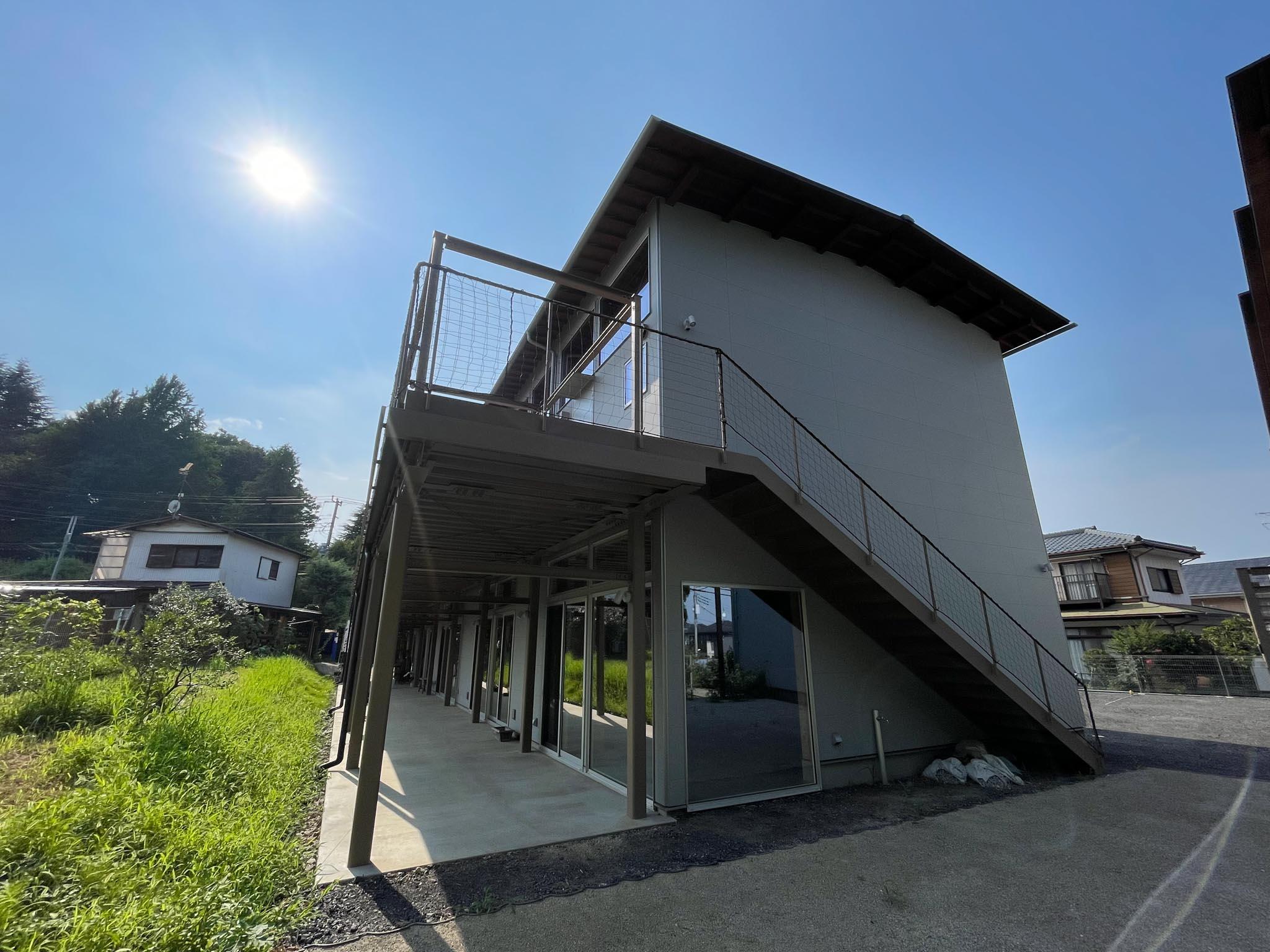 神奈川県川崎市麻生区岡上の賃貸物件/敷地内にもう1棟。こちらはA棟です