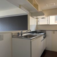 目黒区中目黒の賃貸物件/キッチン。置き型のコンロが用意されている