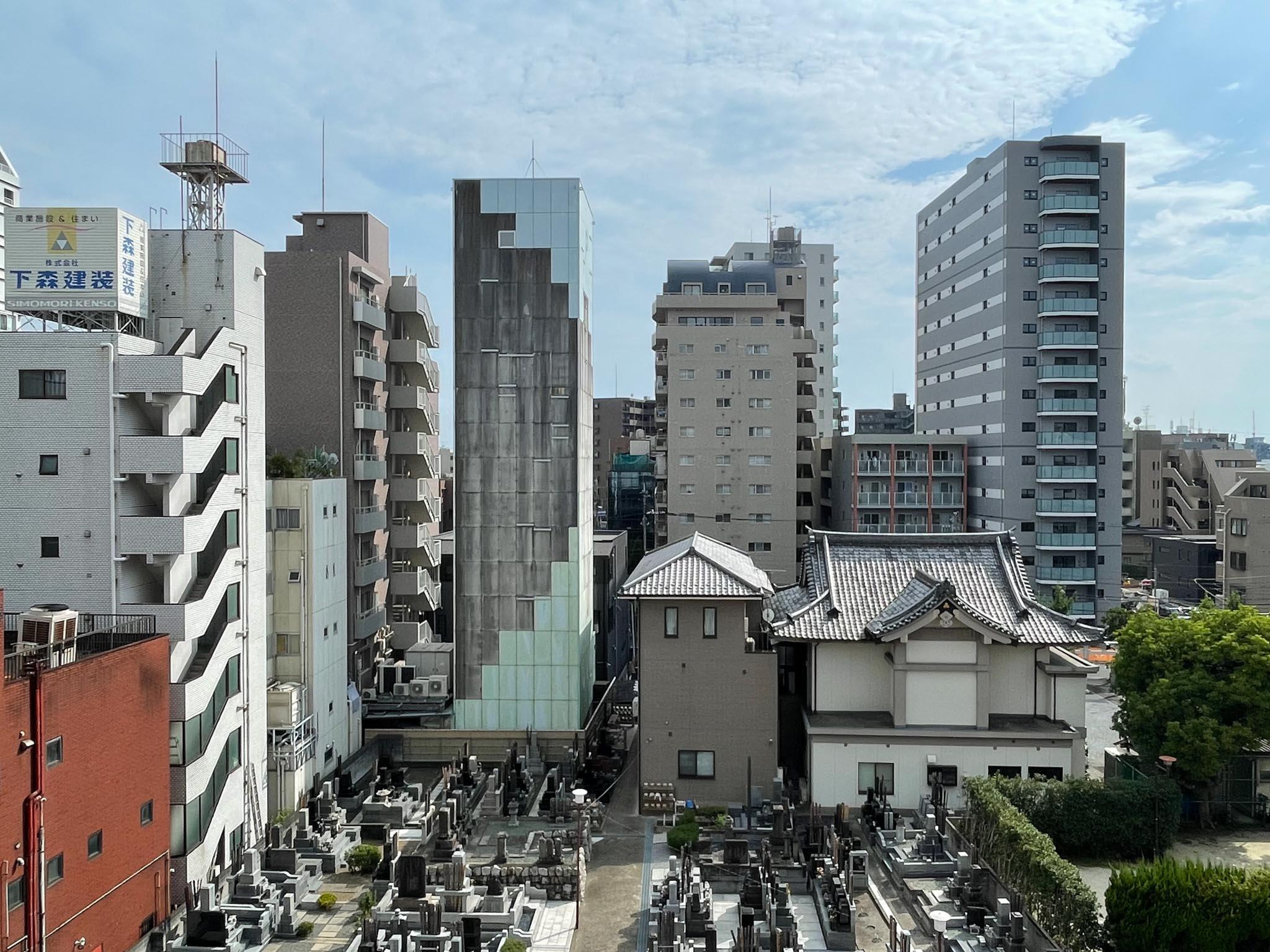 江戸川区中葛西の賃貸物件/ベランダからの景色。抜け感はないですが、空はしっかり見えます