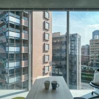 渋谷区東の賃貸物件/E（705）：上下左右に窓枠がみえないので、より外と内の境界があいまいに