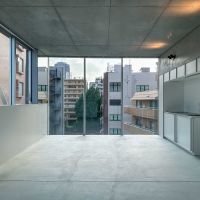 渋谷区東の賃貸物件/D（704）：美術館かと思うほど、ストイックに整えられた空間。家具のひとつひとつが良い感じに際立ちそう