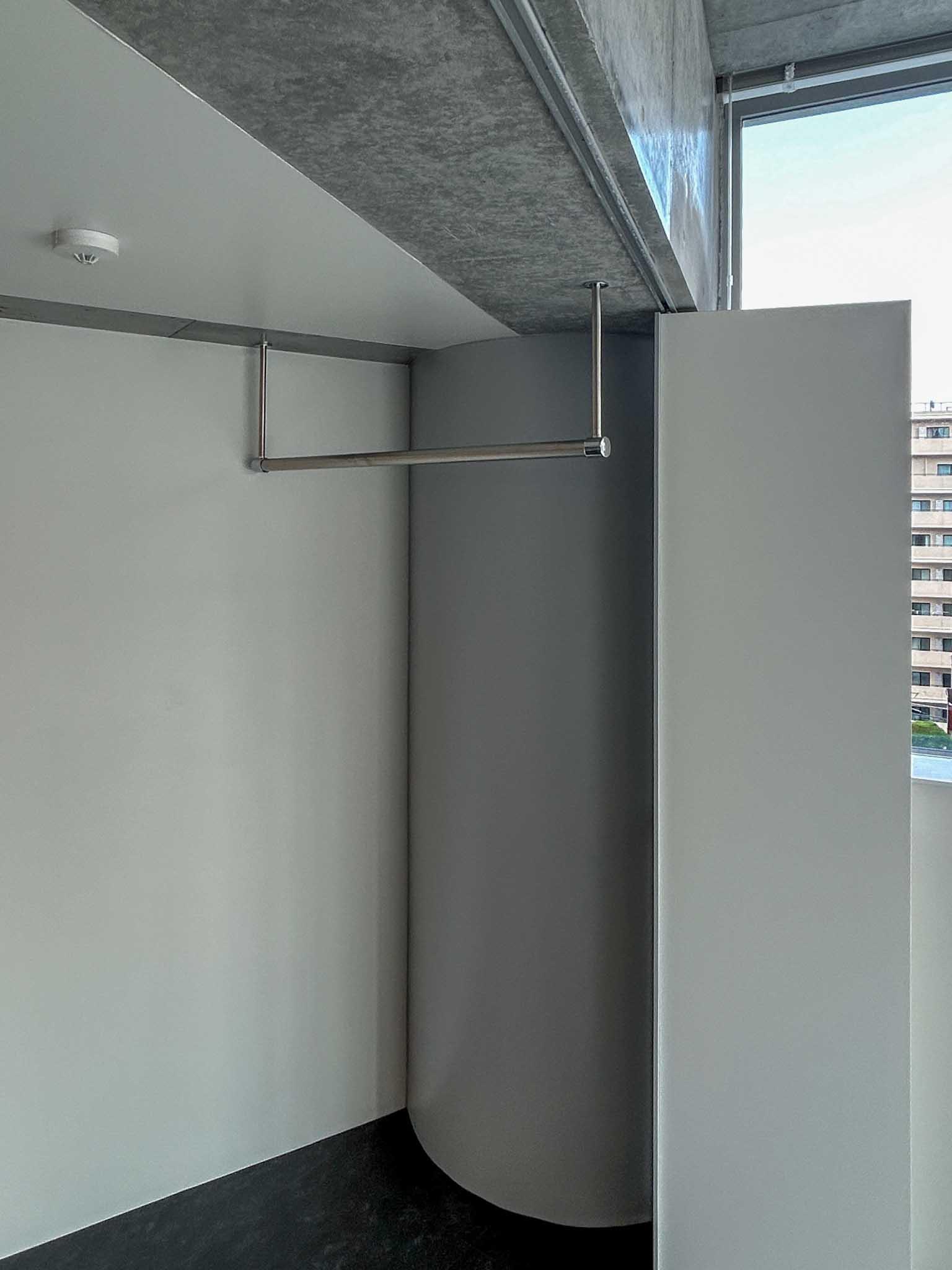 渋谷区東の賃貸物件/D（704）：端にハンガーパイプ