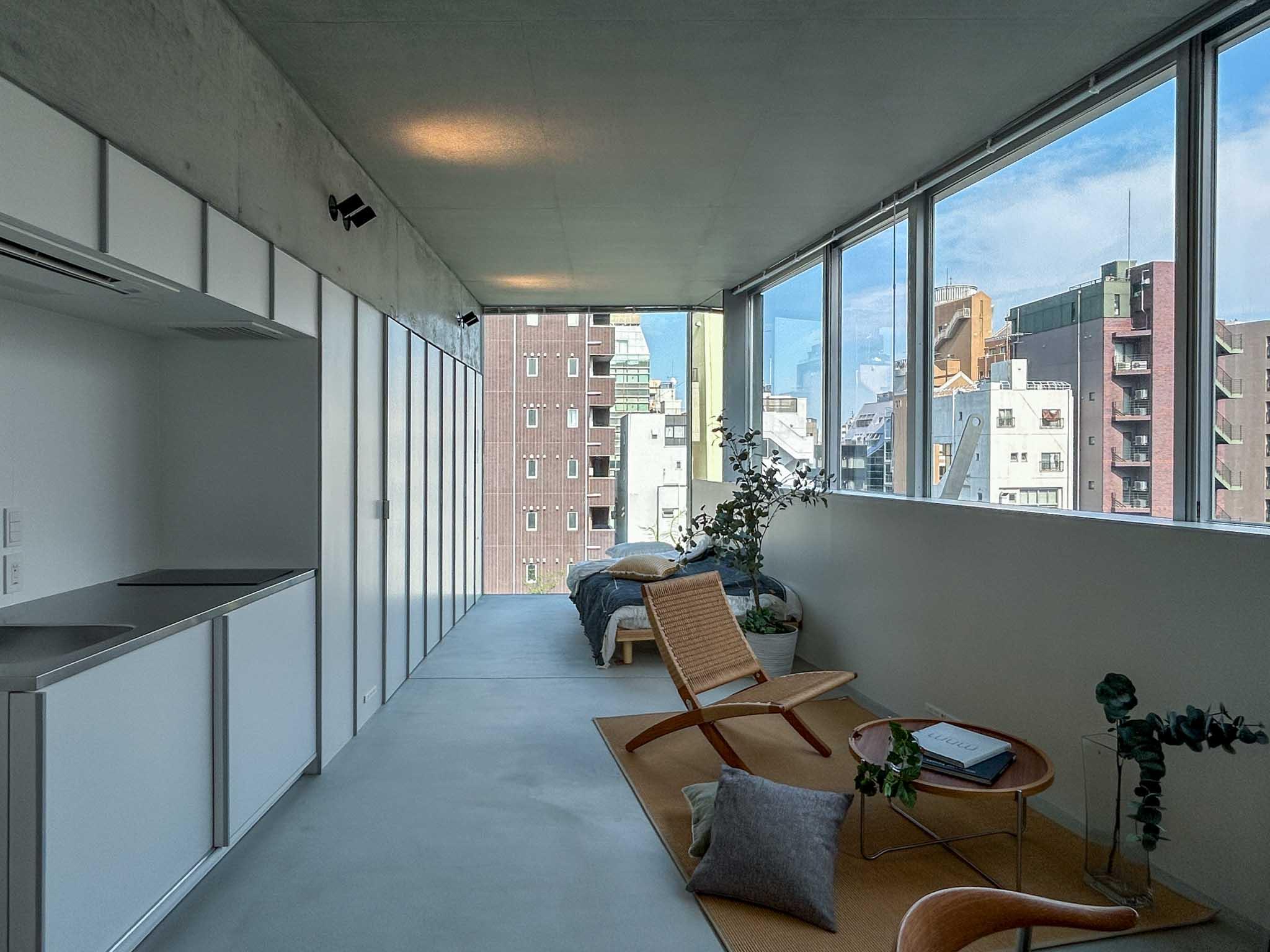 渋谷区東の賃貸物件/C（703）：他の部屋と同様、部屋の奥にフィックス窓